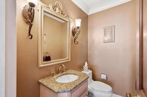 2587 Rossmoor Dr, Pittsburgh PA 15241-2581 exterior