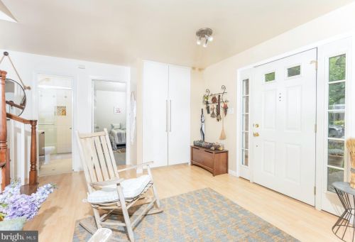 6905 Breezewood Ter, Rockville MD  20852-4323 exterior