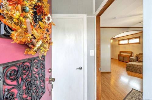 21 Balsam Pl, Bronx, NY 10465-3806