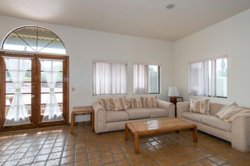 8271 Oracle Rd, Tucson AZ  85704-6472 exterior