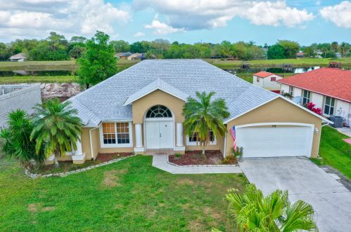 174 Dalton Cir, Fort Pierce FL 34953-5847 exterior