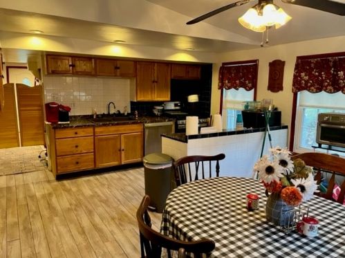 404 Middle St, Pittsburgh PA 15227-3844 exterior