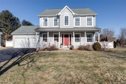18 Fox Meadow Ln, Windsor, CT 06095-1677