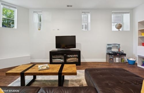 2425 Pensacola Ave, Chicago IL  60618-1607 exterior