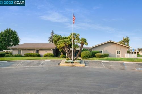 2081 Dalis Dr, Concord CA 94520-5423 exterior