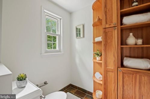 1111 Fallsmead Way, Rockville MD 20854-5549 exterior