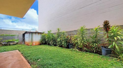 1116 Isenberg St, Honolulu HI 96826-2920 exterior