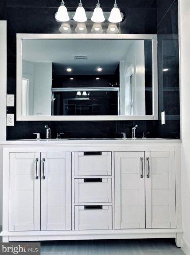 8010 Valley St, Silver Spring MD  20910-5243 exterior