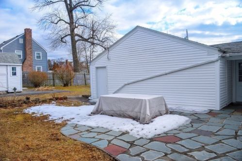 405 Roosevelt Ave, Springfield MA 01118-1160 exterior