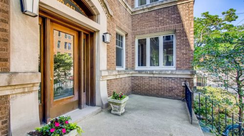 941 Argyle St, Chicago, IL 60640-3805