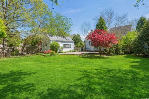 6 Devonshire Pl, Huntington Station NY  11746-1053 exterior