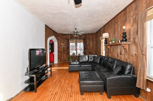 1813 59, Milwaukee WI 53214-5129 exterior