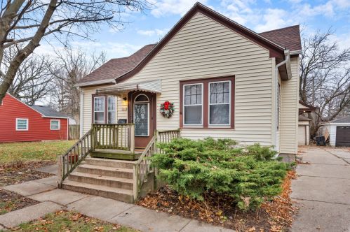 2823 Oriole Dr, Milwaukee WI 53209-4236 exterior