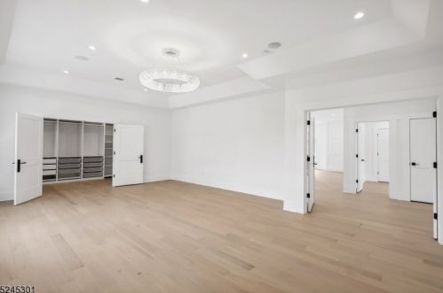 1306 Pleasant Valley Way, Town Center NJ  07052-1421 exterior