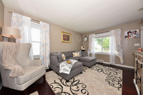 3916 83rd St, Milwaukee, WI 53222-2955