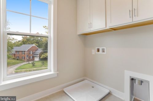 920 Darton Dr, Alexandria VA 22308-2021 exterior