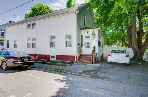 13 Beckside Rd, Providence, RI 02911-1009