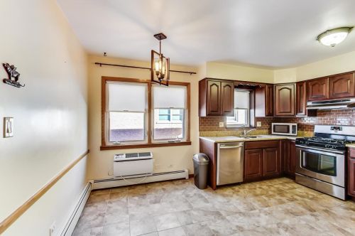 8336 Berwyn Ave, Chicago IL 60656-1430 exterior