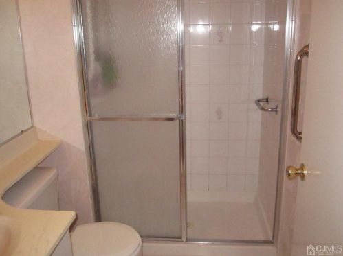 143 Linda Ln, Edison NJ 08820-4509 exterior