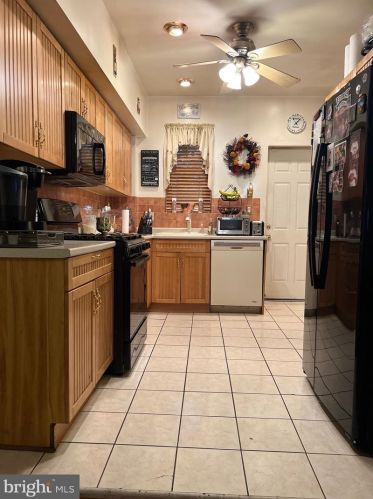 2411 8th St, Philadelphia PA 19148-3713 exterior