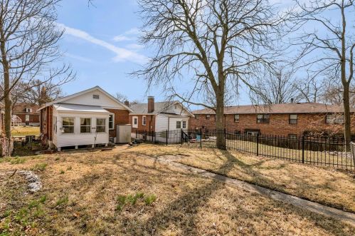 2035 Yale Ave, Saint Louis MO 63143-1473 exterior