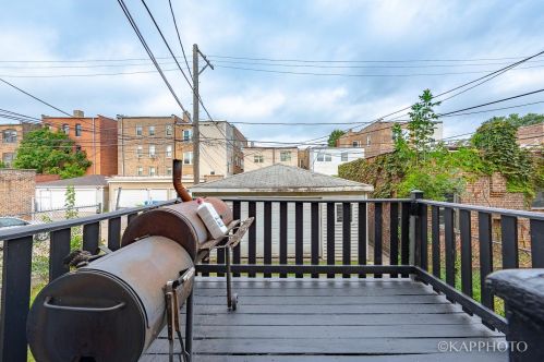 7728 East End Ave, Chicago IL 60649-4909 exterior