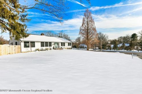 284 Pelican Rd, Middletown NJ 07748-3040 exterior