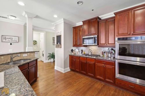 8015 Glisten Ave, Atlanta GA  30328-2494 exterior