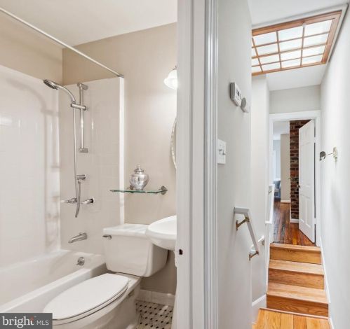 435 5 St, Washington DC 20003-2052 exterior