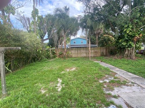 712 9 St, Fort Pierce FL 34950-8534 exterior