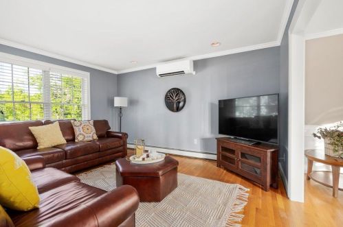 29 Hubbard Rd, Dover NH 03820-4273 exterior