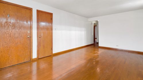 5655 Kenneth Ave, Chicago IL 60646-5907 exterior