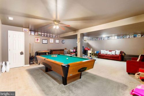 37 Louvain Dr, Hanover PA 17331-8696 exterior