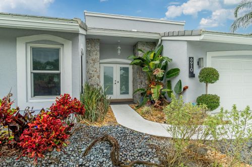 6910 2nd Ter, Boca Raton FL  33487-2325 exterior