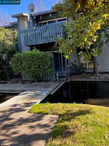 1036 Oak Grove Rd, Concord CA 94518-3231 exterior