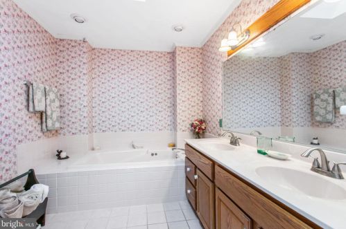 35 Wheaton Dr, Littlestown PA 17340-1354 exterior