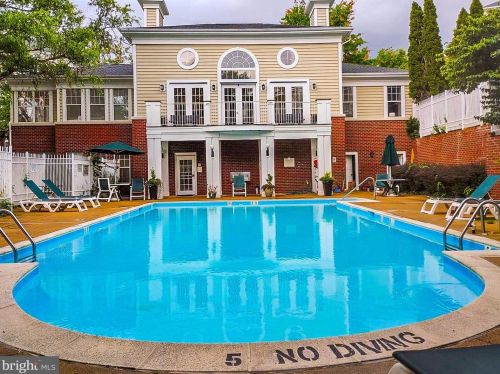 1625 International Dr, Mc Lean VA  22102-4811 exterior