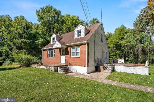 266 Meetinghouse Rd, Chester, PA 19014-3355