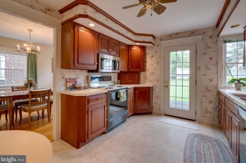 823 Helen Ave, Lancaster PA 17601-4508 exterior