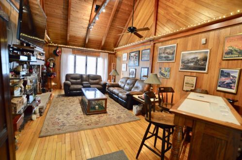 3822 Barreville Rd, Bull Valley IL 60012-2162 exterior