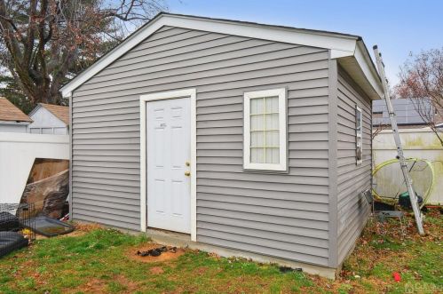 19 Richmond Rd, Edison NJ  08817-4037 exterior