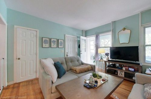 15 Dean Ave, Middletown RI 02840-3406 exterior