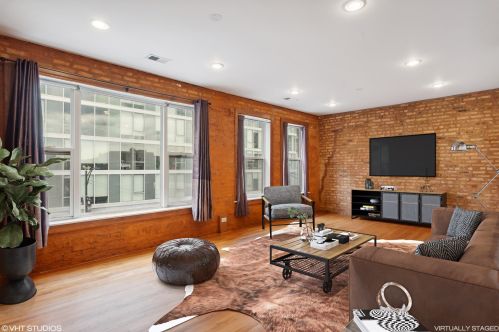 3914 Broadway St, Chicago, IL 60613-3088