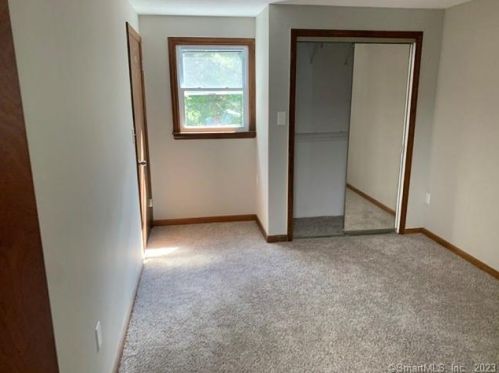 11 Colonial Dr, North Haven CT 06473-1238 exterior