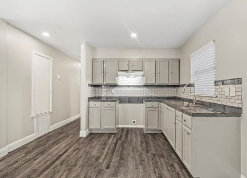 3239 Alaska Ave, Dallas TX  75216-5127 exterior