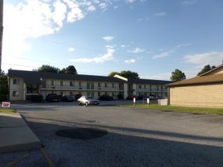 2711 Whiteside St, Springfield MO  65807-7649 exterior