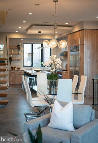 722 Broad St, Philadelphia PA 19146-3119 exterior