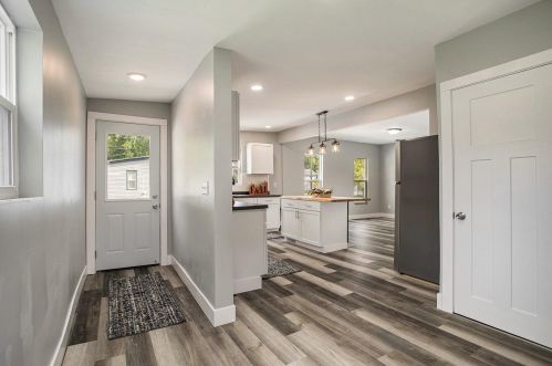 324 Michigan Ave, Three Rivers MI 49093-1124 exterior