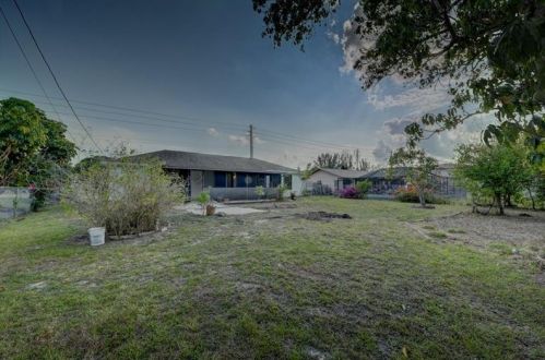 509 Floresta Dr, Fort Pierce FL  34983-8613 exterior