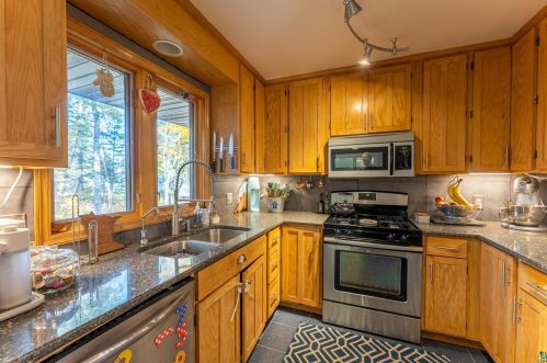 1765 Moss Rdg Rd, Ely MN 55731-9705 exterior